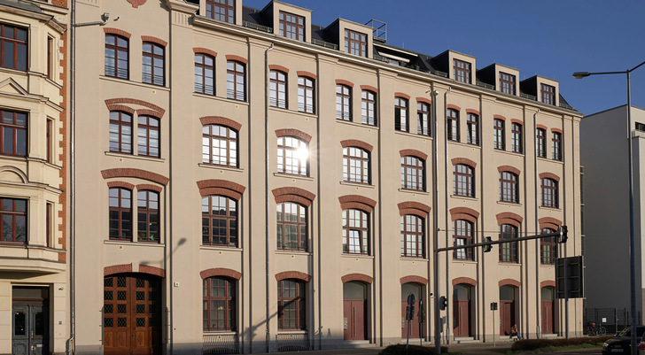 Auf eine Vorlage für die Toranlage konnte Tischlermeister Uwe Schnabel nicht zurückgreifen. Er ließ sich bei der Entwicklung von der Architekturgeschichte des Industriedenkmals leiten.