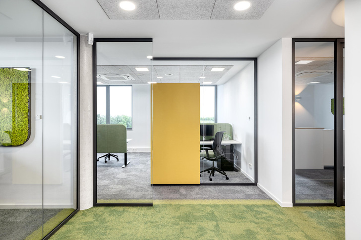 Um Offenheit und Transparenz zu schaffen wurde bei diesem Innenraum-Entwurf bewusst auf Türen verzichtet.