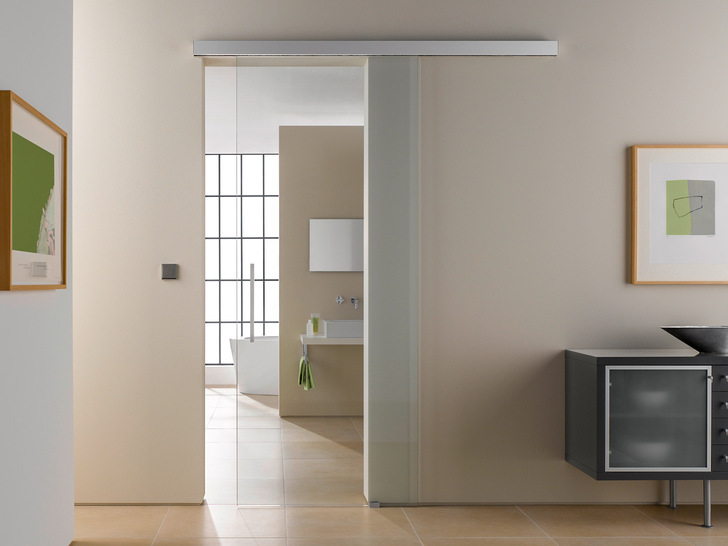 Zur glasstec 2022 stellte die Gebr. Willach GmbH ihre neuen Portavant-Beschläge vor.