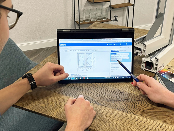 Bei Fenstern und Haustüren kompetent beraten, sicher kalkulieren und den Workflow beschleunigen. Das gelingt dem Baltic-Fachhandelspartner dank „BOB“, dem Baltic-Online-Bestellsystem. - © Baltic
