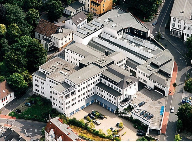 Das Hueck-Werk in Lüdenscheid gehört jetzt zum Hydro-Konzern, zu dem auch Wicona gehört. - © Hueck
