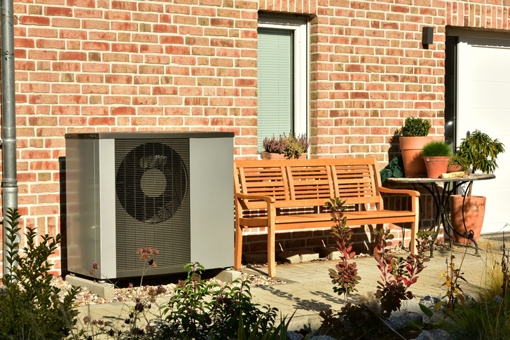 Die Fördersätze bei Einzelmaßnahmen stoßen beim GIH auf wenig Verständnis: „Dass der  Einbau einer neuen Heizung doppelt so hoch gefördert  wird wie Maßnahmen an der  Gebäudehülle , bricht mit der Logik jeder ganzheitlichen Energieberatung“, so der Vorsitzende Jürgen Leppig.