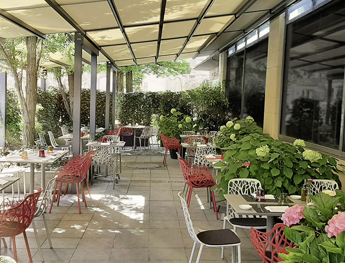 Bei voll ausgefahrenen Pergola-Markisen Perea P70 wird die Terrasse mit einer Gesamtfläche von 150 m2 nahezu lückenlos überdeckt.