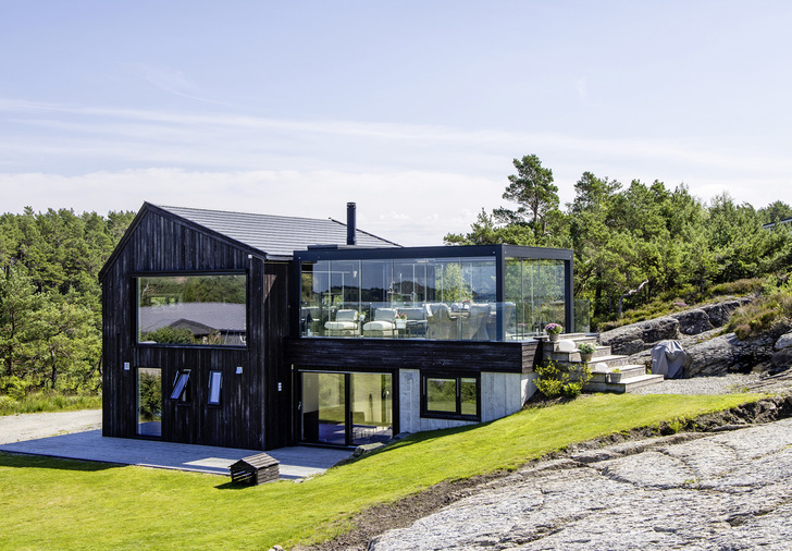 Das neue bioklimatische Pergola Kedry Skylife ­zeichnet sich durch bewegliche Lamellen und das auffahr­bare Dach aus. - © Foto: KE
