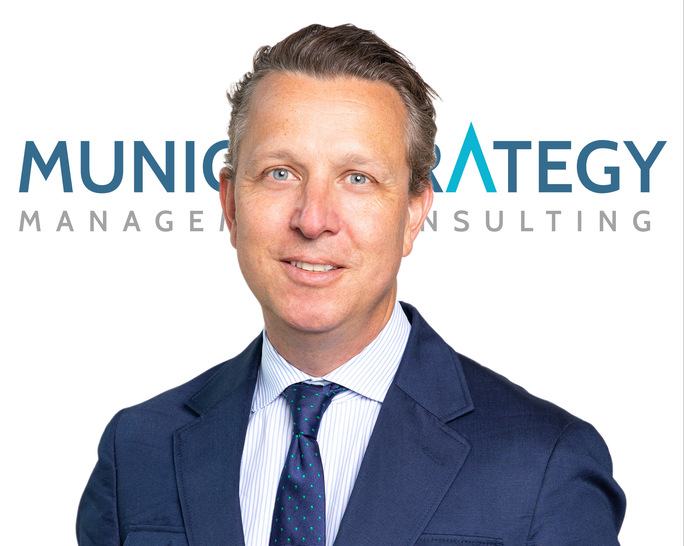 Dr. Constantin Greiner leitet den Geschäftsbereich „Bau“ der Munich Strategy und ist Spezialist für Strategie und M&A.