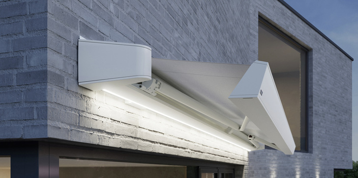 Zusammen mit unsichtbaren Wandhaltern und einem bündigen Anschluss an der Hausfassade bietet die ﻿MX-4 ein sehr ­ästhetisches Bild. Mit der besonderen Komposition aus Form und Farbe ist ein ­spannender Zweiklang bei dem neuen ­Modell gelungen.