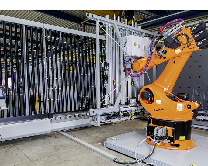 Ob in der Isolierglas-Fertigung oder bei der Glasbearbeitung, der Einsatz von Robotern nimmt weiter an Fahrt auf.