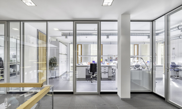 Hier ein Blick in das zahntechnische Meisterlabor der neuen Klinik.