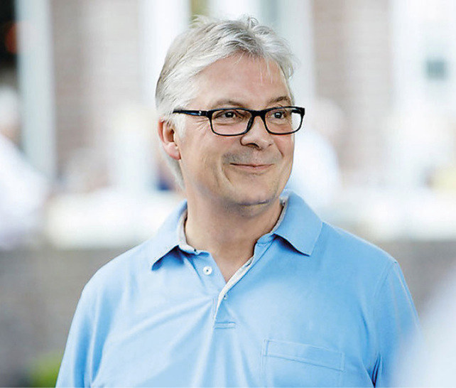 Vor fast 40 Jahren gründete Klaus Gayko das Unternehmen und expandierte seitdem kontinuierlich, ­sodass inzwischen über 200 Mitarbeitende auf einer Produktions­fläche von über 18 000 m² täglich Fenster und ­Türen herstellen.