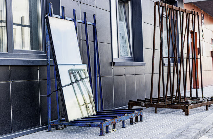 Traurige Praxis: Ist ein Gestell erstmal auf einer Baustelle abgeladen, wird es schwer, es zeitnah zurückzubekommen, um es wieder für einen neuen Einsatz einzusetzen. 