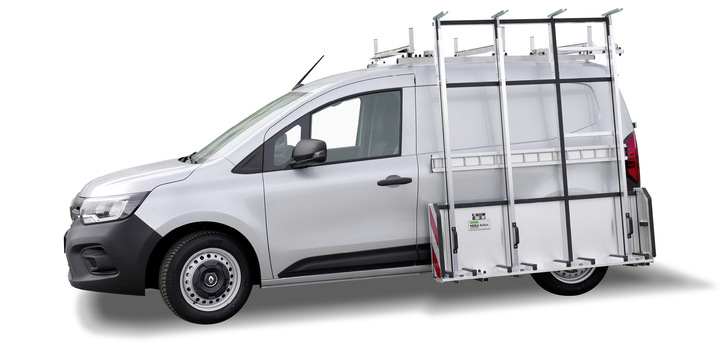 Ein City-Transporter mit abnehmbaren Hegla Außen­reff und Gepäckträger bietet genügend Platz für das Ladegut und ist gleichzeitig durch seine Kompaktheit bestens für den Stadtverkehr geeignet. Zudem sind die Wagen auch als ­Elektro-Variante erhältlich, wie hier ein E-­Kangoo.