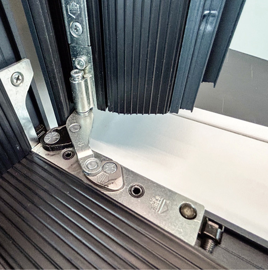 Für echte Barrierefreiheit: Hierzu schaffen im Boden versenkte Laufschienen ein angenehmes Wohngefühl.