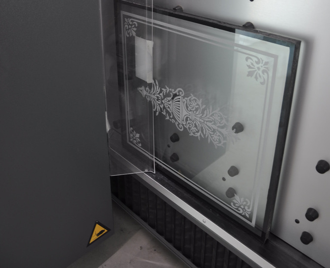 Seit Jahren setzt Glas Künzel cericom Laser-Anlagen ein, um Bilder, Muster und Schriften mittels Laser in Glas einzugravieren.