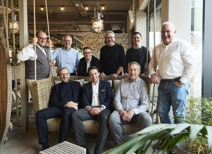 Eine strategische Partnerschaft mit viel Potential: (von li oben) Markus Allgaier (Griffwerk), Guido Begon (Prüm), Ralf Niebur (Garant), Udo Roggendorf (Prüm/Garant), Patrick Schlüter (Griffwerk), Martin Schüngel (Prüm/Garant)(untere Reihe) Matthias Lamparter (Griffwerk), Claudius Moor (Arbonia) und Hauke Peters (Griffwerk).