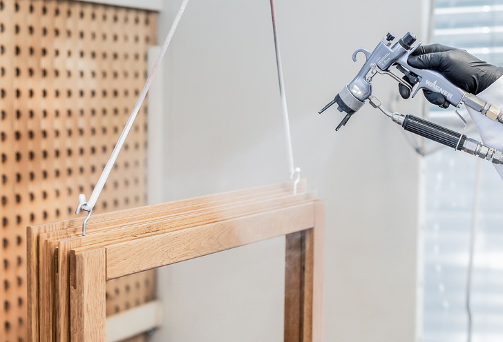 Die CrystalClear-Technology verbindet maximale Transparenz und wirksamen Oberflächen- und Lichtschutz auf Holzfenstern.