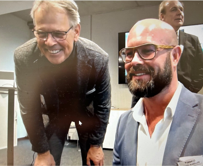 Hermann und Michel (r.) Schüller bei der Eröffnung des neuen Gebäudes am Semco-Standort in Sennfeld