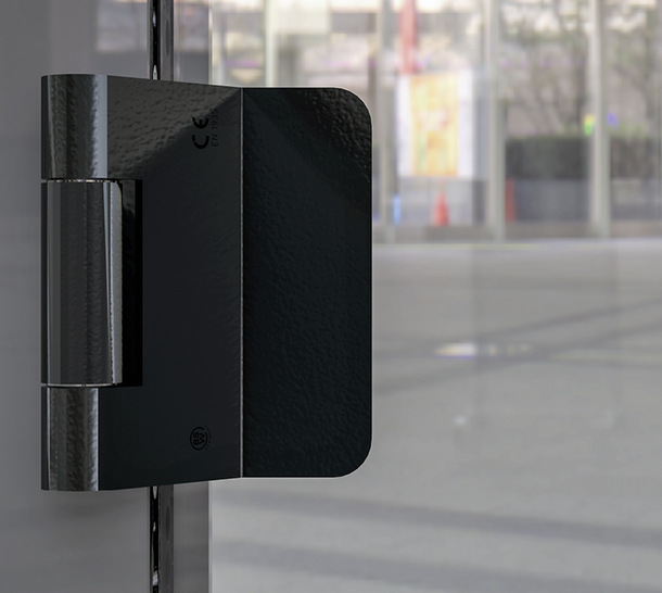 Ansprechend: Das 3D-System VZX für Glastüren, hier elegant in Mattschwarz.