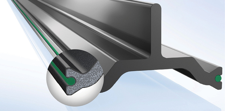 Mit insulbar RE-LI optimiert Ensinger den Isoliersteg in zweifacher Hinsicht: Er besteht aus 100 % sortenreinem Recycling-Polyamid, das in einem speziellen Fertigungsverfahren geschäumt wird und so den Lambda-Wert deutlich verbessert