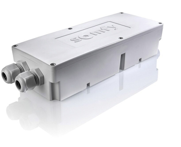 Mit der Pergola io Louver Control lassen sich die Lamellen ganz komfortabel per Funk bedienen.