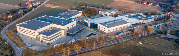 An ihrem nordwestlich von Warschau gelegenen Hauptsitz in Płock entwickelt und fertigt die Ponzio Polska Aluminiumsysteme für unterschiedliche Anwendungsgebiete in der Bauindustrie.