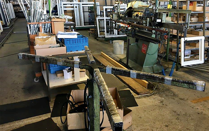 So oder so ähnlich sieht es häufig aus in den Fensterbaubetrieben. LEAN-Experte Heinz-Georg Weber schaut sich bei seinen Firmenbesuchen alles ganau an und analysiert die Fertigungsabläufe.