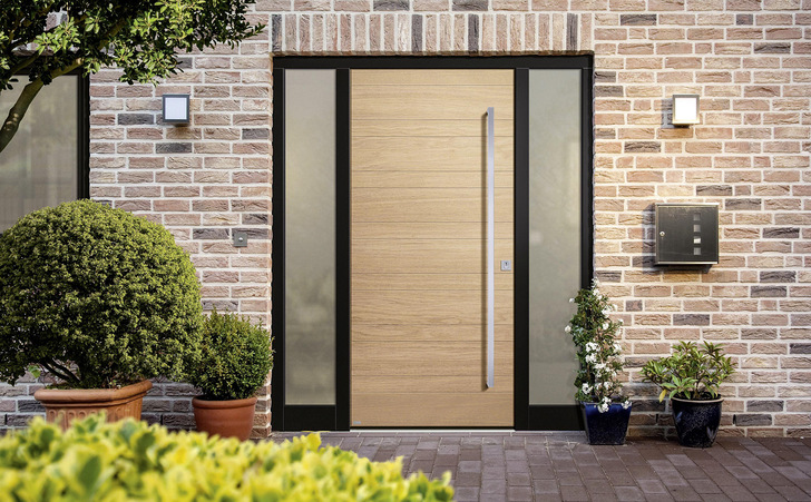 Für hochwertige Eichen-Haustüren, wie sie von Rekord Fenster und Türen in Norddeutschland hergestellt werden, ermöglicht CCT den perfekten Mix aus natürlicher Optik und dauerhaftem Schutz.