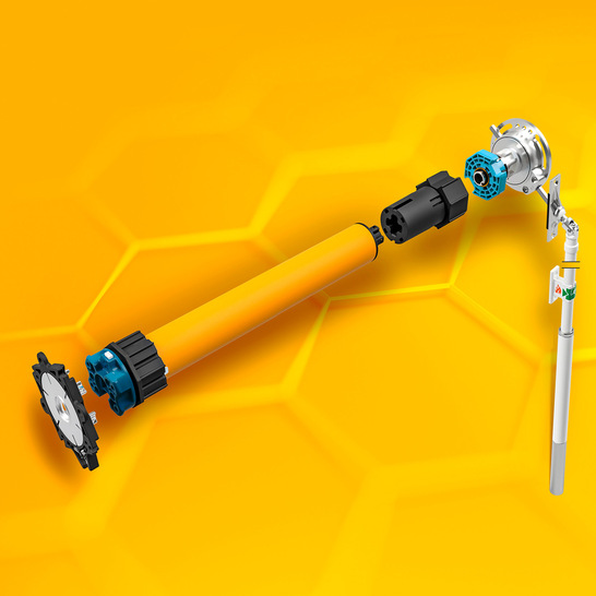 Im Alltag lässt sich der Rollladen bequem mit einem elektrischen Antrieb Rescue-R bedienen. Im Notfall öffnet er sich im Handumdrehen mit der Kurbel