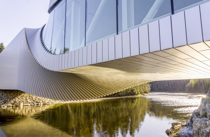 Das Bauwerk the „Twist“ auf den ­Gelände des Kistefos Kunstmuseums ist 60 m lang und von Aluminium und Glas eingehüllt. Die Fassaden­gläser lieferte Döring Glas, die ­Spacer sind von Edgetech. - © Foto: Edgetech Europe
