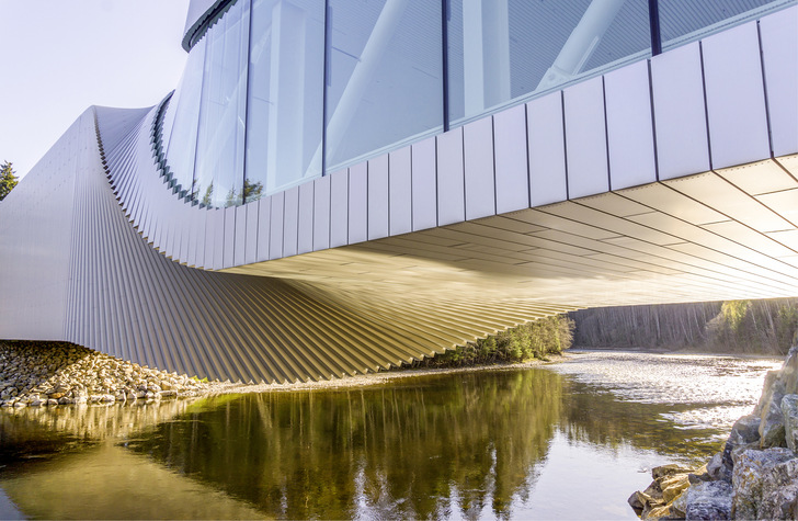 Das Bauwerk the „Twist“ auf den ­Gelände des Kistefos Kunstmuseums ist 60 m lang und von Aluminium und Glas eingehüllt. Die Fassaden­gläser lieferte Döring Glas, die ­Spacer sind von Edgetech.