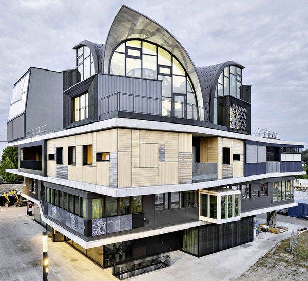 Die HiLo Unit sitzt wie ­eine Krone auf der ­obersten Plattform des NEST ­Forschungsgebäudes auf dem Empa-Campus in Dübendorf (CH).