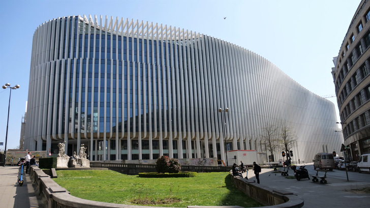 Im neuen BNP Headquarter sorgt das AGC Glas „Stopray Ultra-60 on Clearvison“ für eine hohe Tageslichttransmission, effektiven Sonnenschutz, Wärmedämmung und Farbneutralität.  - © AGC Glass Europe
