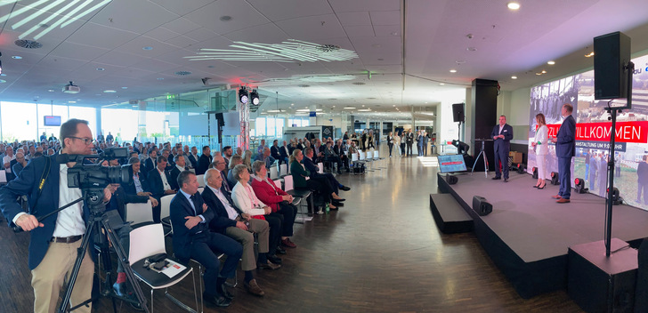 Großes Stelldichein in Hoffenheim: Der komplette Business-Bereich der PreZero Arena (Bundesligastadions der TSG Hoffenheim) wurde zum Feiern genutzt.