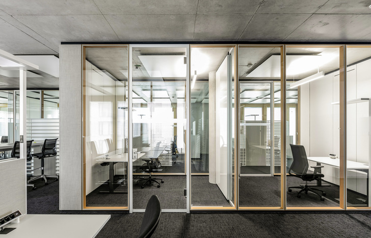 In den Gebäuden der neuen Zentrale der Wüstenrot & Württembergische-Gruppe sind die hochmodernen Bürolandschaften von feco ein wichtiger Teil der Ausstattung. - © Foto: Nikolay Kazakov, Karlsruhe
