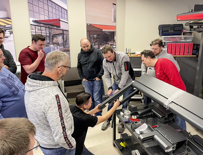 Die Trainings zur Technik und zum erfolgreichen Verkauf der Produktpalette fanden an sechs Schauraum-Standorten von markilux statt. - © Foto: Markilux
