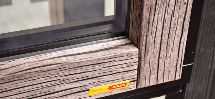 Alles ist möglich: Statt Exotenhölzer zu verarbeiten, kann im Sinne der Nachhaltigkeit heimisches Holz in der Optik von Exotenhölzern bedruckt werden.