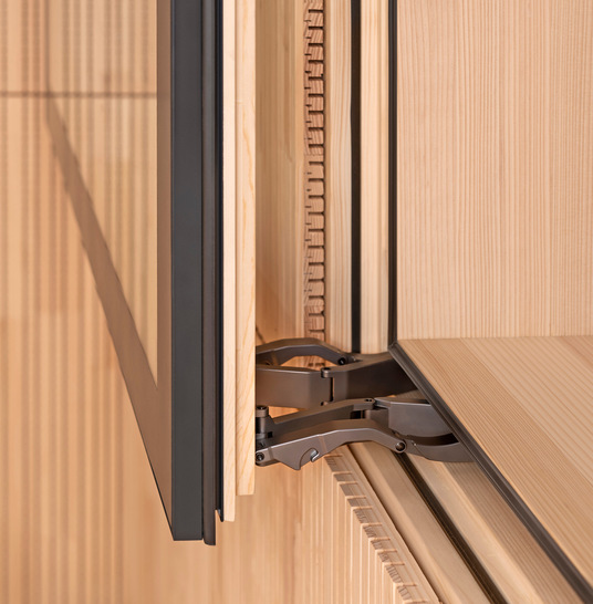 Beim Beschlag für den Movista geht es um die Kinematik beim Abstellen des Fensterflügels, die Dämpfung die im Schiebebereich benötigt wird und die Mechatronik, die im Abstellvorgang zur Anwendung kommt.