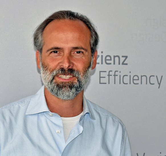 Patrick Seitz ist als Geschäftsführer für den Vertrieb, die Systemtechnik und das Marketing bei aluplast zuständig. - © Daniel Mund / GLASWELT
