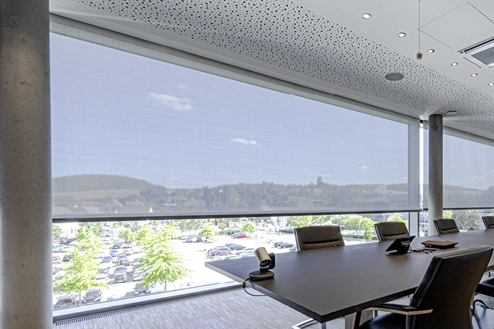 Der Trend von großflächigen, gläsernen ­Fassaden ­verlangt auch entsprechende Abmessungen. So ­können bei Durach maximale Anlagengrößen von 600 cm ­Breite und 600 cm Höhe realisiert werden.