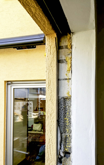 Beim Fensteraustausch ist das Mauerwerk meistens uneben und die Fläche ist nicht vorbereitet.
