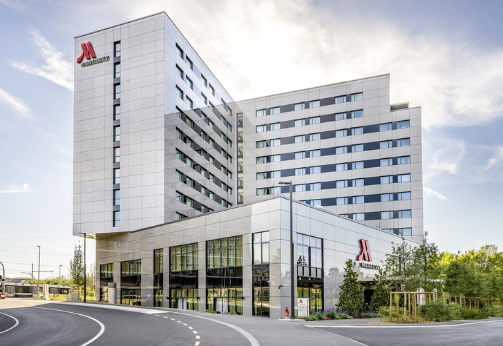 Das Geneva Marriott Hotel liegt in der Nähe des Genfer Flughafens und gehört zu der neuen Generation ­Marriott Hotels mit hohem Nachhaltigkeitsstandard. - © Foto: Kilian Blees
