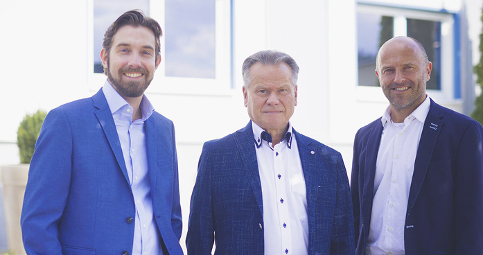 Schulter an Schulter in die Zukunft: Maik Wiegelmann, Jürgen Timm und Frank Haubach (v.l.n.r.) bilden 
bei Becker-Antriebe ab Juli das neue und doch bereits bewährte Führungs-Trio.