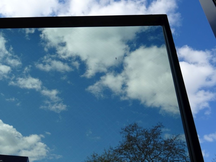 Optischer Eindruck und Rasterung des funktransparenten Isolierglases.
