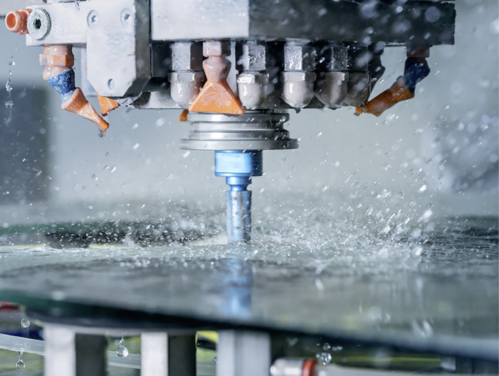  Die CNC-Bearbeitung ist einer der Schwerpunkte bei Reli-Glas.