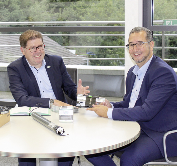 Frederico Ferreira (r.) ist seit Anfang Juli als Exportleiter im Einsatz. Über die ­Ver­stärkung des Außendiensts freut sich ­Geschäftsführer Andreas Böck (li.).