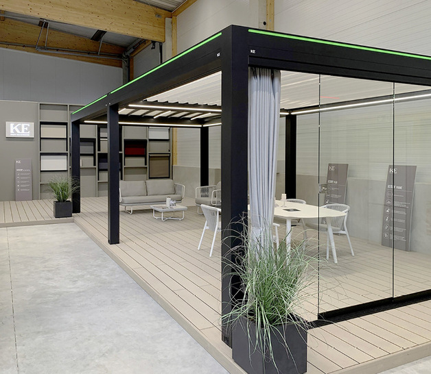 Die Ausstellung zeichnet sich durch ein Showroom-Konzept aus, das darauf abzielt, den Besucher bei ­einer Tour durch die verschiedenen Produkte einzu­beziehen und zu informieren.