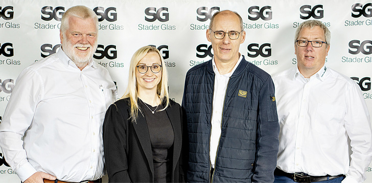 Das Team von Stader Glas, das an der Umstellung maßgebend mitgearbeitet hat: (v. l.) Hans-Hermann Lemke, Sabine Seif, Ralf Lüdtke und Lutz Friederich - © Foto: Stader Glas
