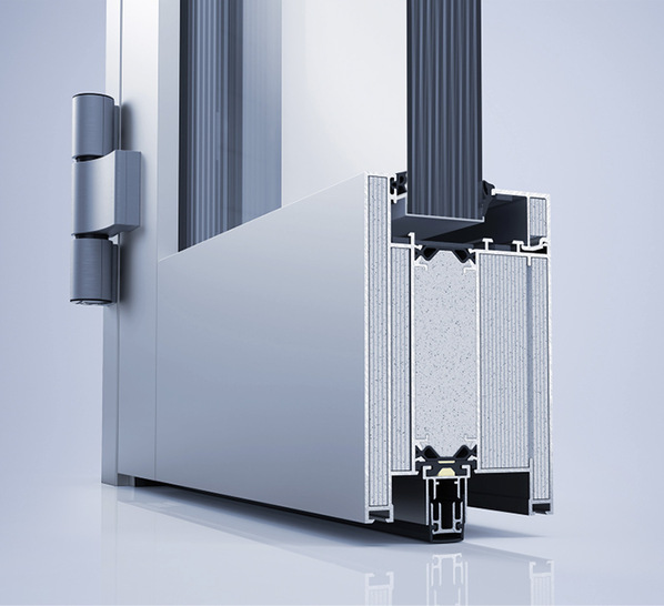 Die Brandschutztür heroal FireXtech D 93 FP T 90 bietet Brandschutzplanern, ­Architekten und ­Verarbeitern ­eine Systemlösung für die Innen- und Außen­anwendung im Privat- und Objektbau.