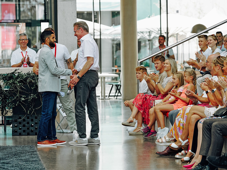 Geschäftsführer Zulkif Nana vom Partner Nana Wall aus den USA fand zur Feststunde viel lobende Worte über die erfolgreiche, enge Zusammenarbeit: „The partnership between Solarlux and Nana based from the beginning on one thing: Trust – on a highest degree.”