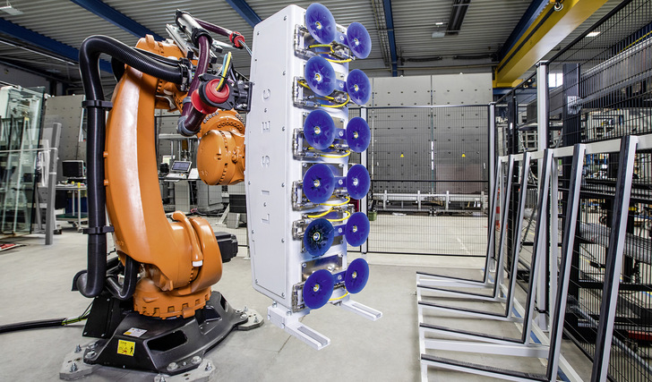 Roboter mit Saugtellern, inkl. der passenden Sensorik, können aus komplexe ISO-Einheiten sicher handhaben.