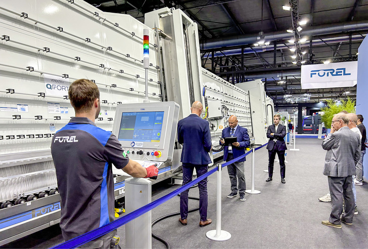 Forel stellt gleich zwei Linien aus: Eine ISO-Linie für Maxi-Scheiben und eine Bearbeitungs-Linie.